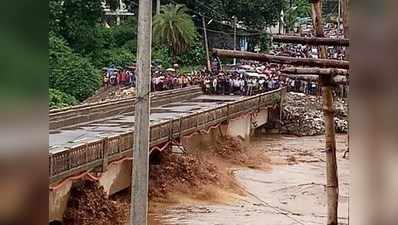 ओडिशा में भारी बारिश: तेज बहाव के चलते बहा रेलवे पुल
