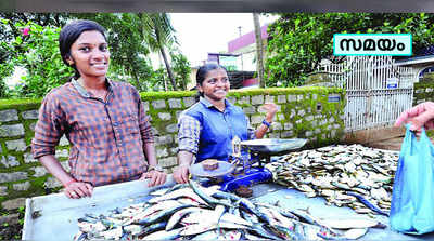 വക്കീലാകാന്‍ വേണ്ടി മീന്‍ വിറ്റ് പ്രിയയും മനീഷയും