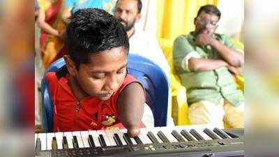 Watch: Boy without hands plays ‘Vande mataram’ on the keyboard 