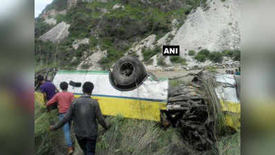 हिमाचल प्रदेश: खाई में गिरी बस, 28 की मौत, राहत कार्य जारी