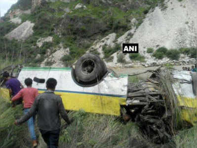 हिमाचल प्रदेश: खाई में गिरी बस, 28 की मौत, राहत कार्य जारी