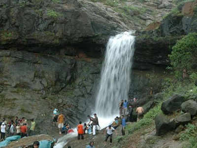 गिधाड धबधब्यात बुडून तरुणाचा मृत्यू