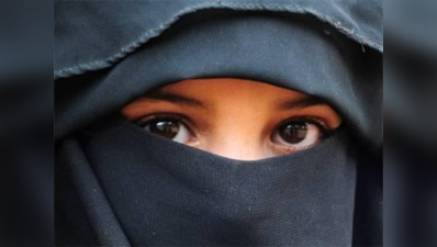 बुर्का न पहनने देने पर महिला ने छोड़ी क्लास
