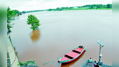 ವರುಣನ ಅಬ್ಬರಕ್ಕೆ ಜನಜೀವನ ತಲ್ಲಣ