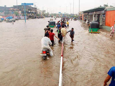 सौराष्ट्र के तटीय क्षेत्रों में बाढ़ का कहर, हाइवे बंद