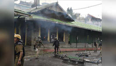दार्जिलिंगः पुलिस चौकी में गोरखालैंड समर्थकों ने लगाई आग