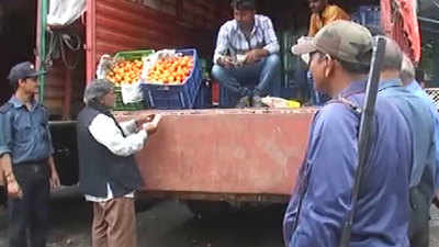 Armed guards deployed to prevent tomatoes theft as prices skyrocket 