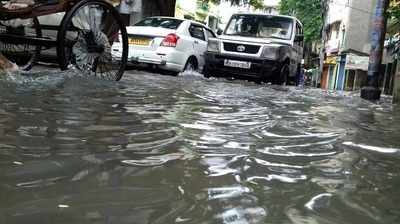 পিছু ছাড়ছে না দুর্যোগ! শহরে ভাঙল বাড়ি, মৃত্যু তরুণের