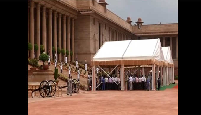 राष्ट्रपति भवन में नए राष्ट्रपति रामनाथ कोविंद के शपथग्रहण समारोह की तैयारियां चल रही हैं।