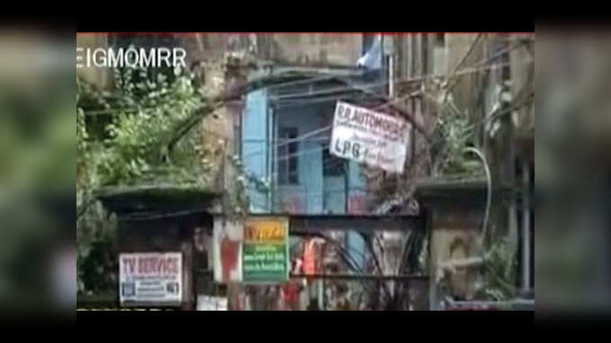 Kolkata: Old building collapses, many feared trapped 