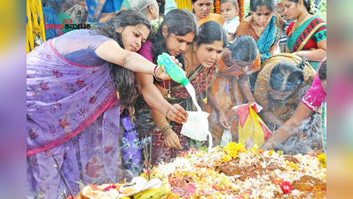 ನೆಲ ಮುಗಿಲ ನಡುವೆ ಪಂಚಮಿಯ ಜೀಕು...