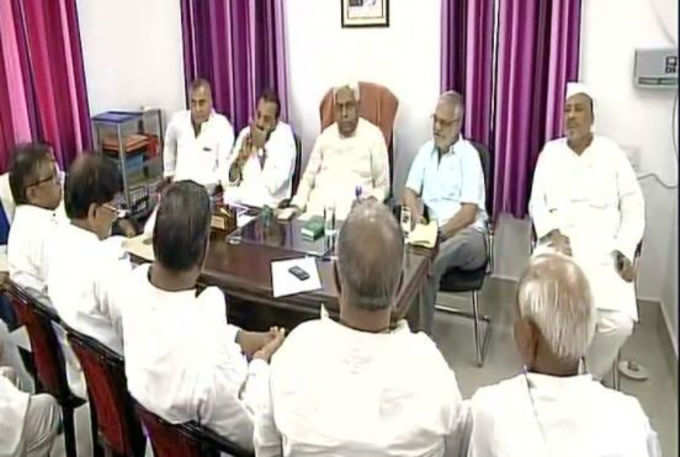सीपी जोशी ने बहुमत परीक्षण से पहले की कांग्रेस विधायकों के साथ बैठक।