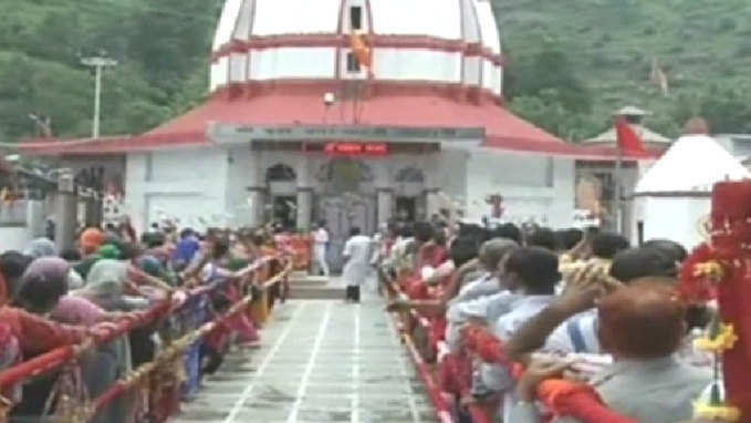 1st batch of over 3,000 Buddha Amarnath Yatris reaches Poonch 