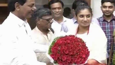 Women’s Cricket Team captain Mithali Raj, coach Murthy felicitated by Telangana CM 