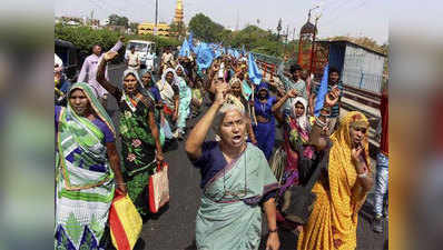 नर्मदा घाटी: सुप्रीम कोर्ट के आदेश के बाद भी मेधा के साथ डटे हैं हजारों लोग