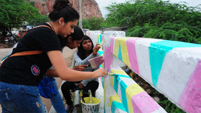 Architecture students in Jaipur turn slum into a ‘kingdom of colours’ 