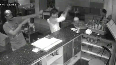 On cam: Goons clash at Nagpur bar, loot cash 