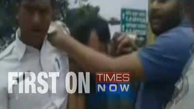 On cam: Goons assault traffic cop in Nagpur 