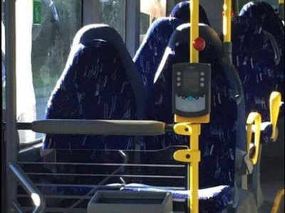 बस की सीट को समझ लिया बुर्कानशीं महिलाएं, तस्वीर पर मचा बवाल