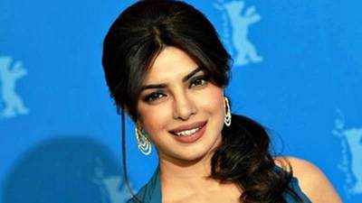 Priyanka chopra unable to finalise cast for her first Bollywood production 