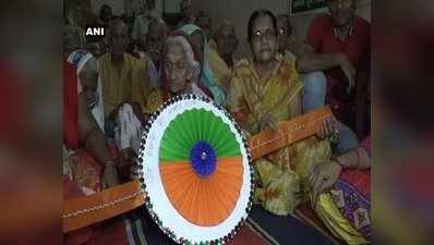 ராணுவ வீரர்களுக்கு அஞ்சலி:மிகப்பெரிய ராக்கி கயிறை அனுப்பி வைத்த மூதாட்டி