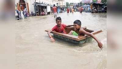 জল নামলেও দুর্গন্ধে নরক ঘাটালে নাজেহাল বাসিন্দারা