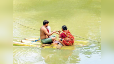 মাটি কোথায়, ভাঙা বাঁধ জুড়তে হিমশিম প্রশাসন