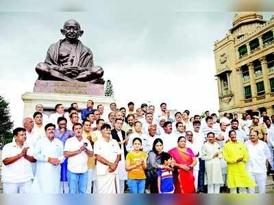 ಐಟಿ ದಾಳಿಗೂ ಬಗ್ಗದ, ಕುಗ್ಗದ ಡಿ.ಕೆ.ಶಿವಕುಮಾರ್‌