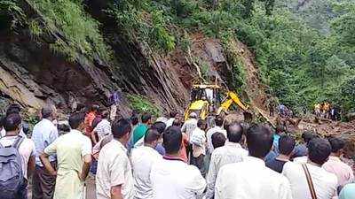 Uttarakhand: Landslide blocks Badrinath highway, tourists stranded for two hours 