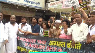 Kanpur residents urge people to boycott Chinese products 