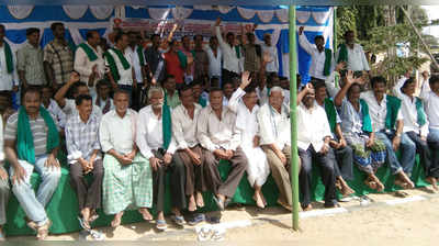 ನಾಲೆಗೆ ನೀರು ಹರಿಸಲು ಒತ್ತಾಯ