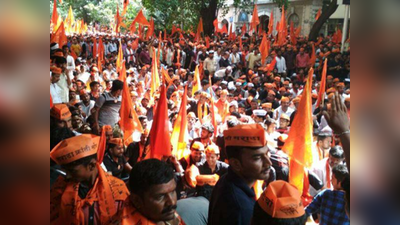 मुंबई में सड़क पर उतरे लाखों मराठा, आंदोलन से निपटना फडणवीस सरकार के लिए बड़ी चुनौती