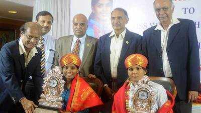 KSCA honours cricketers Veda Krishnamurthy, Rajeshwari Gayakwad 