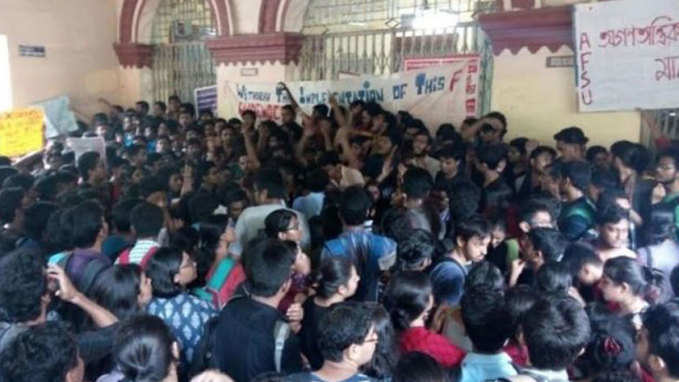 Impasse continues in Jadavpur University, VC seeks Centre’s intervention 