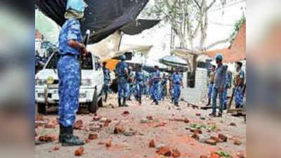 अलीगढ़: युवकों की हत्या के विरोध में प्रदर्शन हुआ हिंसक, पथराव में 3 पुलिसकर्मी घायल