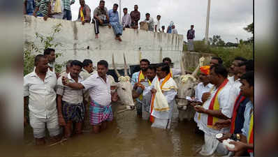 ವಿಸಿ ನಾಲೆಗೆ ನೀರು: ಗ್ರಾಮಸ್ಥರಿಂದ ಪೂಜೆ