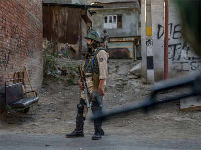 जम्मू-कश्मीर: अलग-अलग घटनाओं में 3 जवान शहीद, 3 आतंकी भी ढेर
