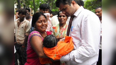 गोरखपुर: बीआरडी मेडिकल कॉलेज के इन्सेफेलाइटिस वार्ड के इंचार्ज डॉक्टर कफील खान हटाए गए