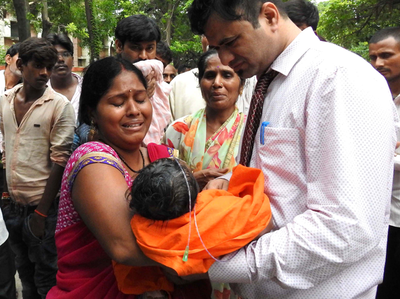 गोरखपुर: बीआरडी मेडिकल कॉलेज के इन्सेफेलाइटिस वार्ड के इंचार्ज डॉक्टर कफील खान हटाए गए