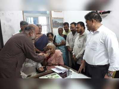 தடைகளால் தளராத மேதா பட்கர்: 17 நாள் உண்ணாவிரதத்திற்கு முடிவு