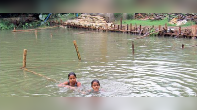 পরিকাঠামো শূন্য, সাঁতারের পাঠ চলছে বহাল তবিয়তেই