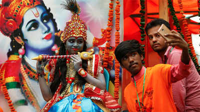Devotees offer prayers to mark Lord Krishnas birthday 