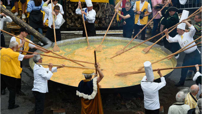 Giant omelette made with 10000 eggs served at Belgium Festival 