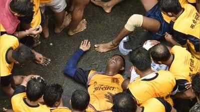 மகாராஷ்டிராவில் உறியடிக்கும் போட்டி: 2 பேர் பலி: 117 பேர் படுகாயம்