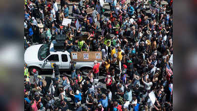 बॉस्टन में हजारों लोगों ने नस्लभेद विरोधी मार्च में हिस्सा लिया