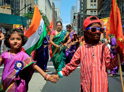 न्यू यॉर्क में इंडिया डे परेड में जुटे हजारों लोग
