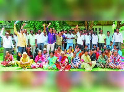 ಮನೆ ನಿವೇಶನ ಹಕ್ಕು ಪತ್ರ ವಿತರಣೆಗೆ ಜಿಲ್ಲಾಡಳಿತ ವಿಳಂಬ