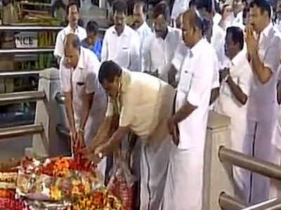 तमिलनाडु विलय: मंगलवार को राज्यपाल से मुलाकात करेगा दिनाकरन गुट