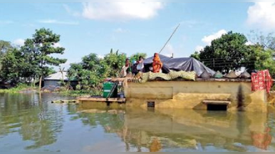 বন্যাদুর্গতদের জন্য মুখ দেখে রেশন