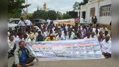 ಭೂ ಪರಿಹಾರಕ್ಕೆ ಆಗ್ರಹಿಸಿ ಸಂತ್ರಸ್ತರ ಧರಣಿ